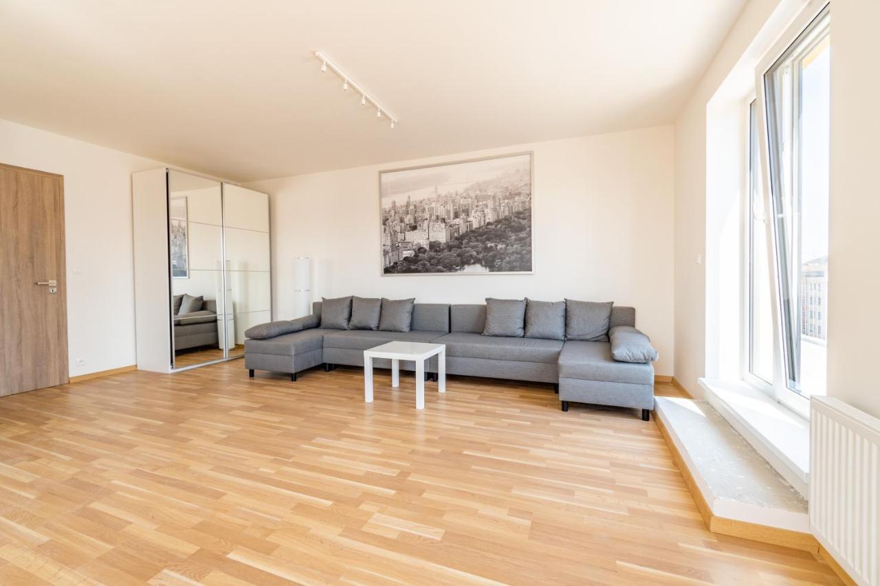 Penthouse # 81 With Panoramic City View In Elite Rezidence With Free Parking Prague Exterior photo